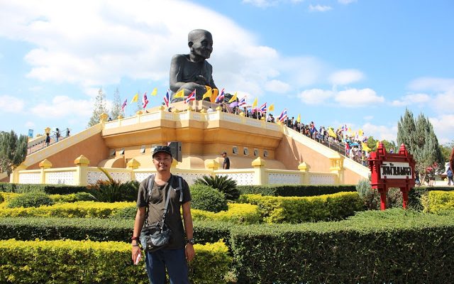 Thailand - Laos Travel: Day 5 - Part 2 - Wat Hua Mongkol