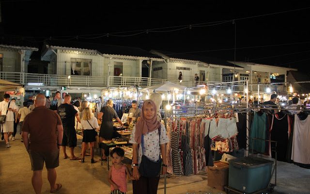 Thailand - Laos: Day 5 - Part 5 -  Chatsila Night Market  in Hua Hin