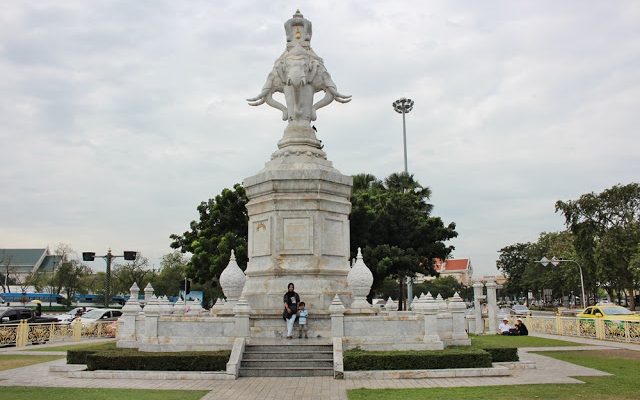 Thailand - Laos Travel: Day 8 - Part 2 -  Mae Phra Thoranee Beep Muay Phom  &  The Grand Palace, Bangkok