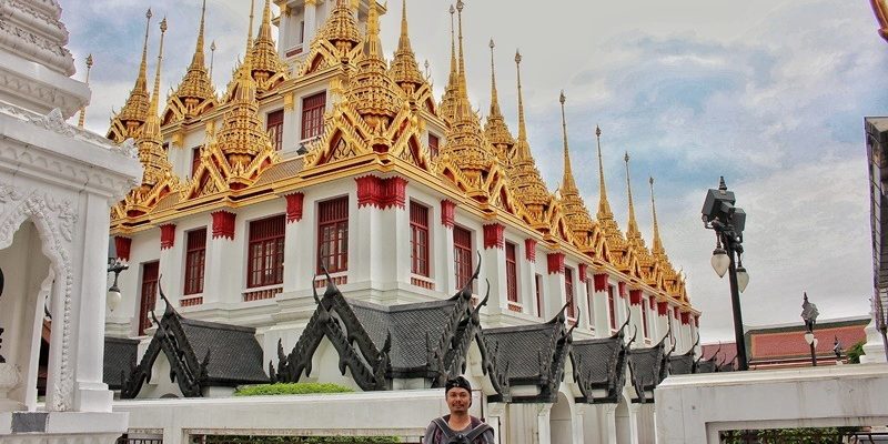 Thailand - Laos: Day 9 - Part 3 -  Wat Ratchanatdaram Woravihara  &  Pom Mahakan